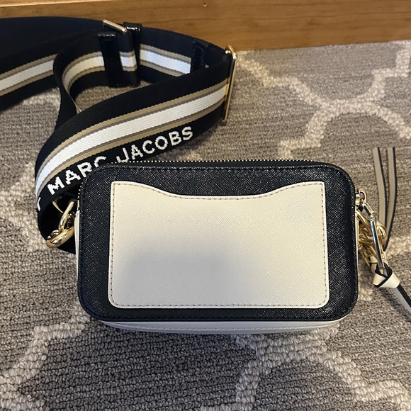 Marc Jacobs Snapshot Black and Cream Crossbody Bag - Picture 7 of 11